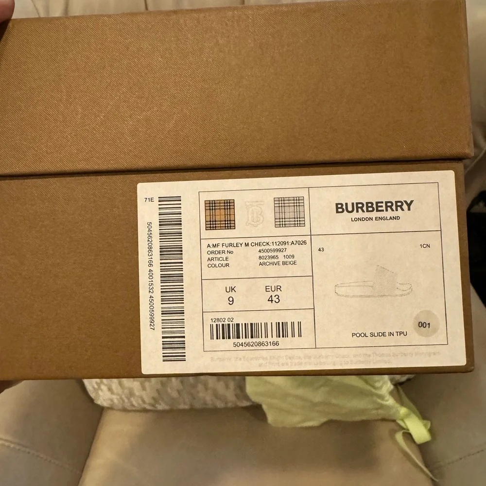 Men’s Burberry slides - Picture 4 of 6